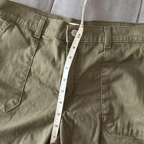 Levi Utility Olive Green Women's Shorts size 30 - Picture 4 of 7